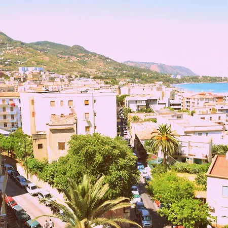 Couette-café Scirocco Cefalù